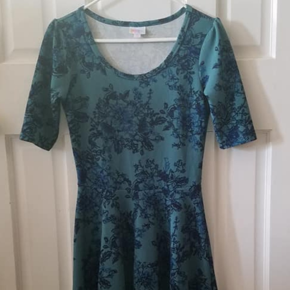 LuLaRoe Nicole flowers size S